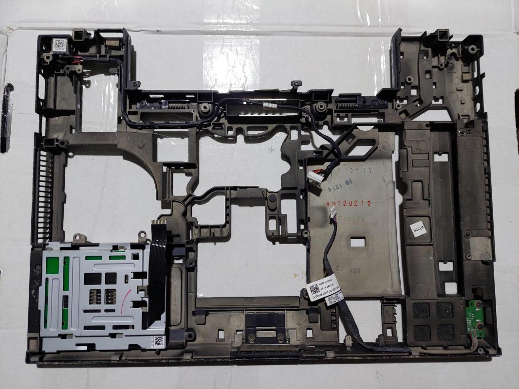 Dell Latitude E6400 F553C Alt Kasa CN-0WT540