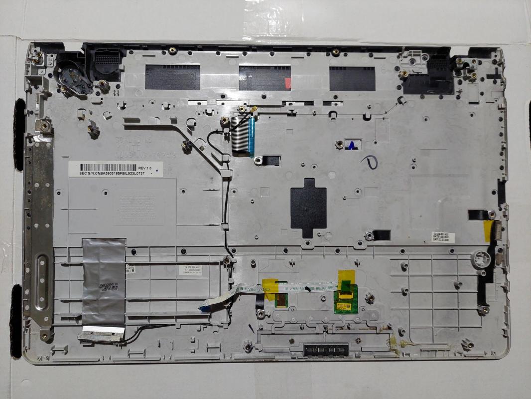 Samsung Np300E5A-S0ATR Üst kasa BA75 03590F  CNBA590318