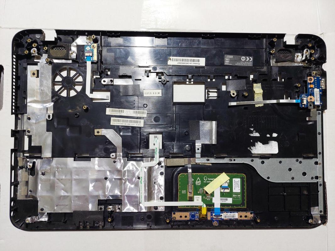 Toshiba Satellite C855 Üst Kasa Toshiba Satellite C850D-104 13N0 - ZWA0W01  -   13N0 - ZWA0W01