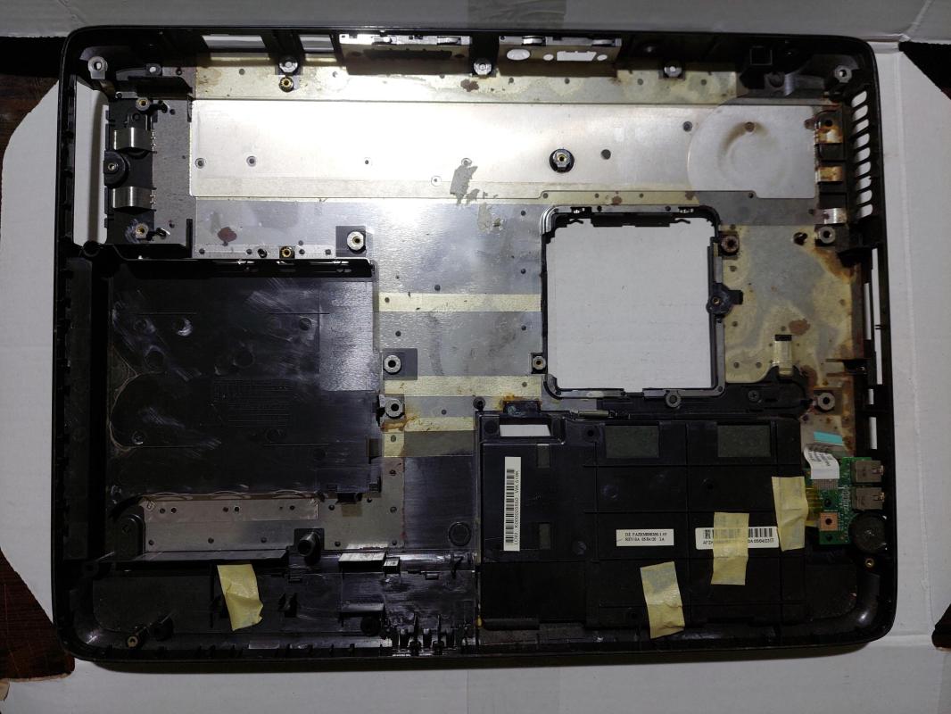 Toshiba Satellite M40X - 116  Alt Kasa  PSM4XE-01K01ETE  FAKM000260-1