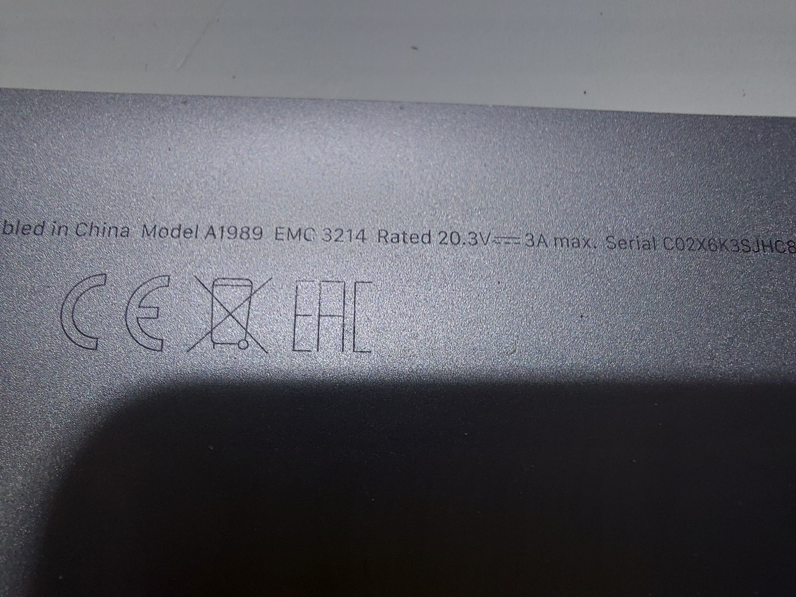 %20MacBook%20Pro%20A1989%202018%202019%20Alt%20KASA%20613-06940-A%20UZAY%20GRİ