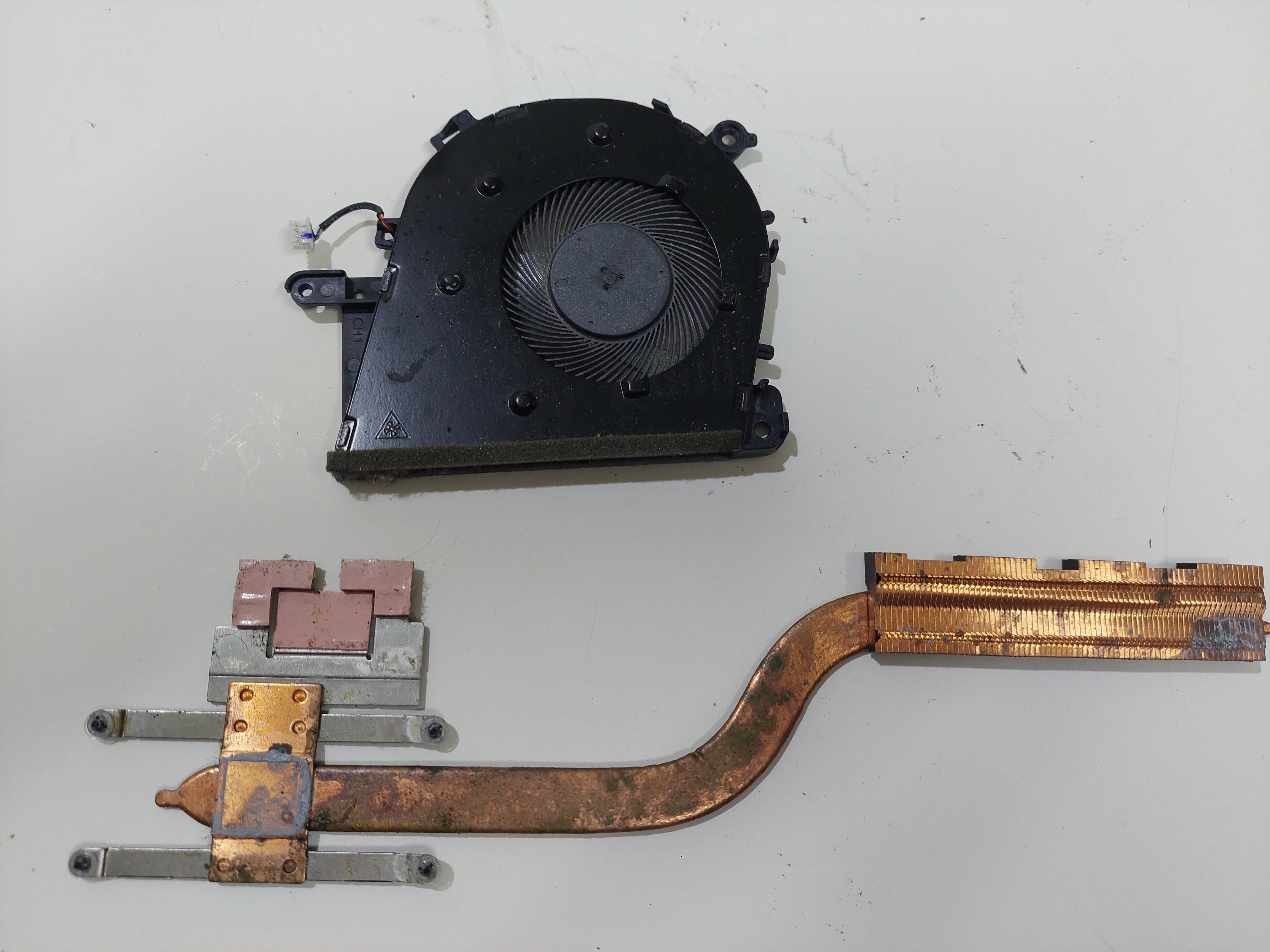 Lenovo%20Ideapad%203-14ADA05%2081W0%20CPU%20Soğutucu%20Fan%20VE%20BAKIRI%205H40S20061%20