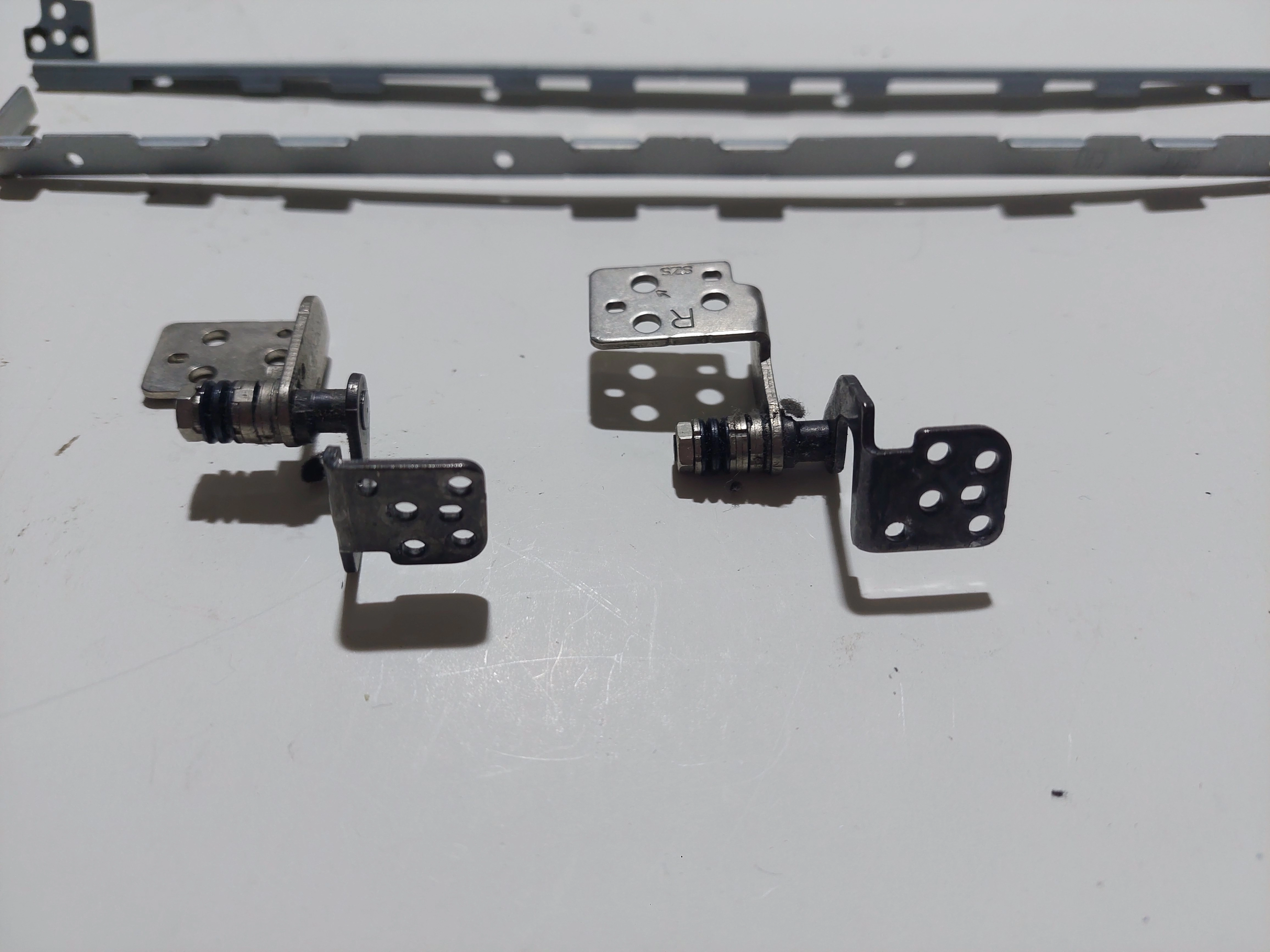 SONY PCG 81313M MBX243 SAĞ SOL Menteşe V081 110915/A 110829/F