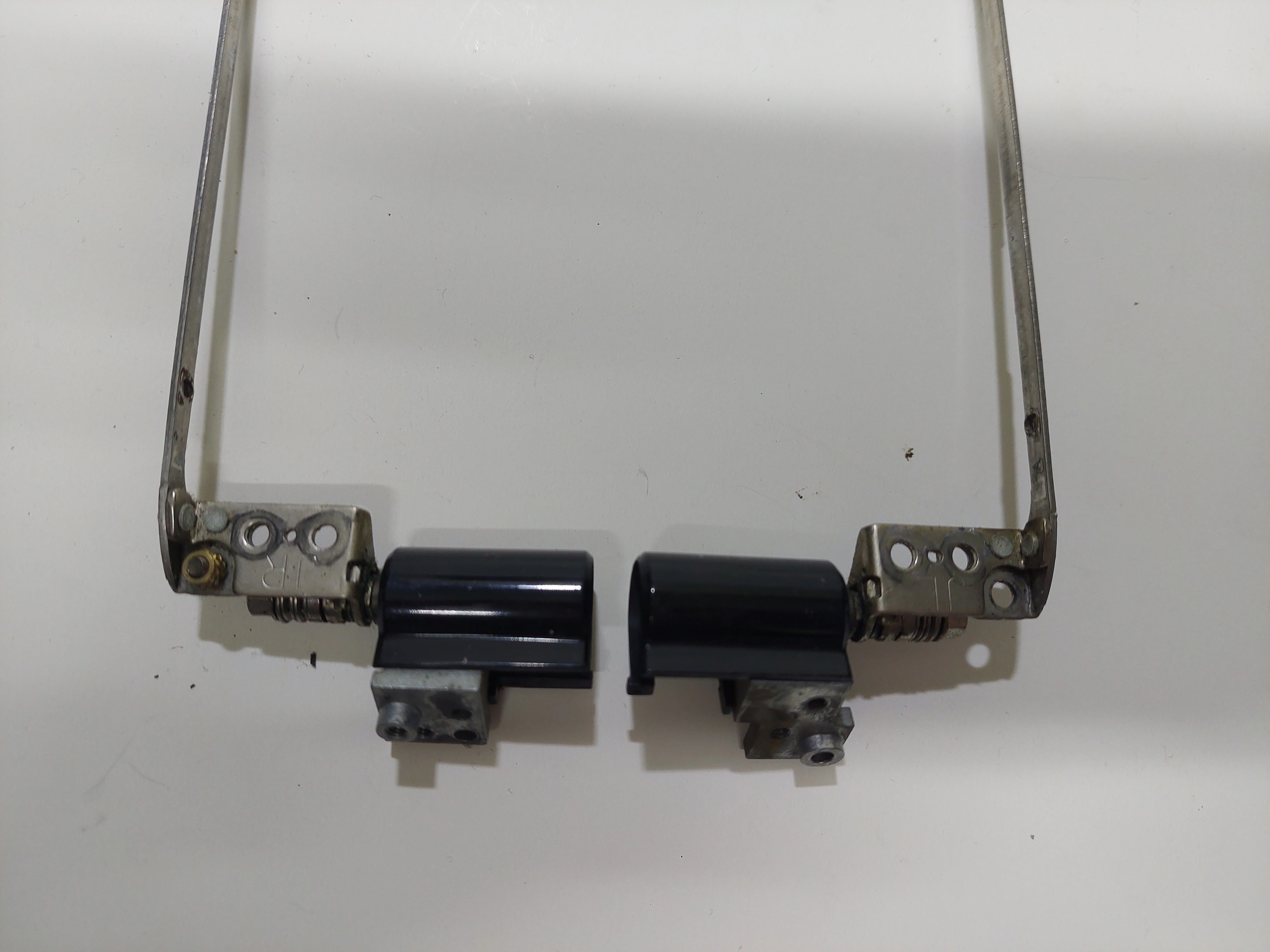 HP Pavilion dv6670ec  FBAT8063018 + FBAT8064014 SAĞ SOL menteşeleri