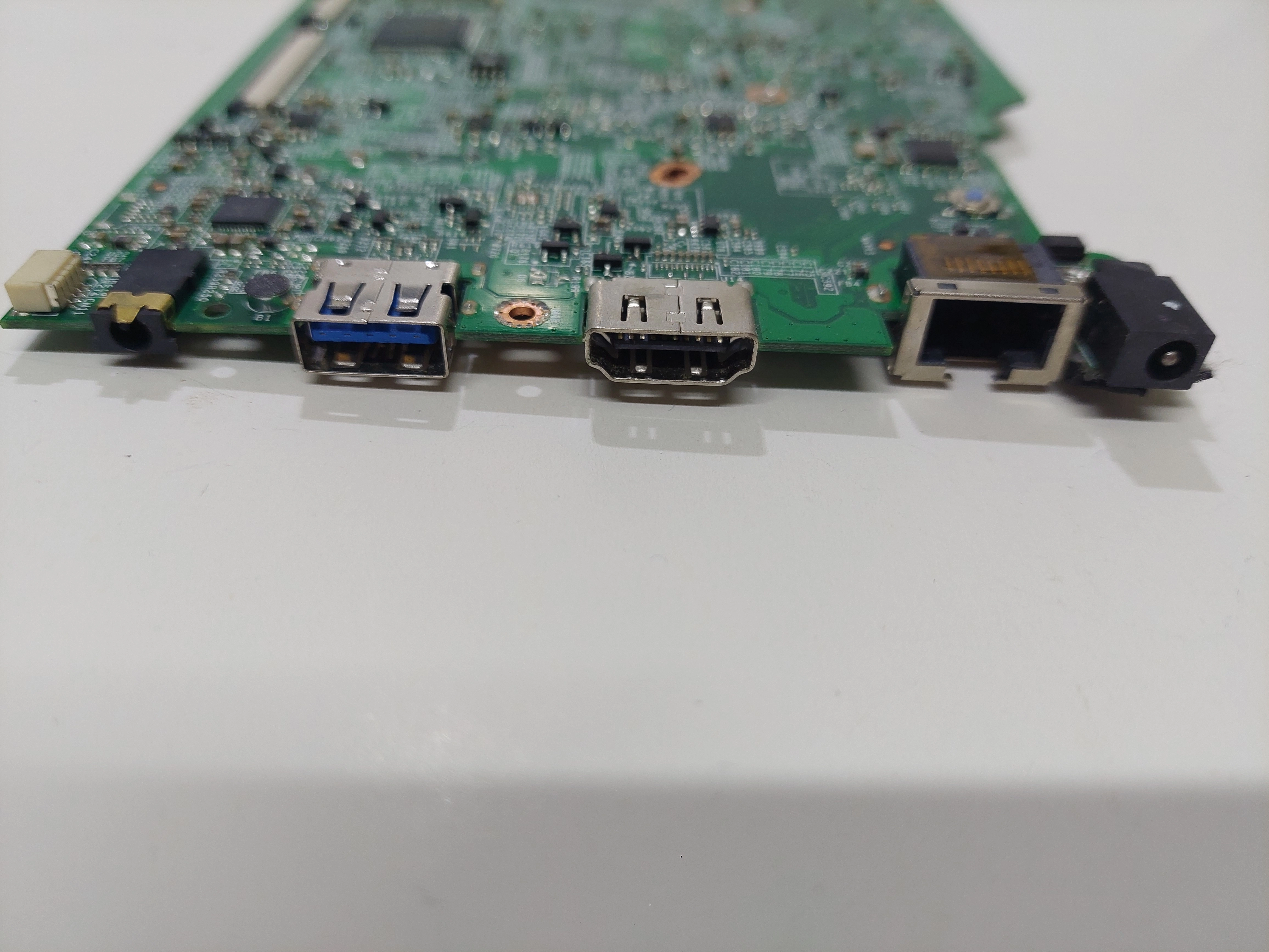 Casper  NIRVANA 14 CLA ANAKART CELERON N2830  DNS X300B E360182