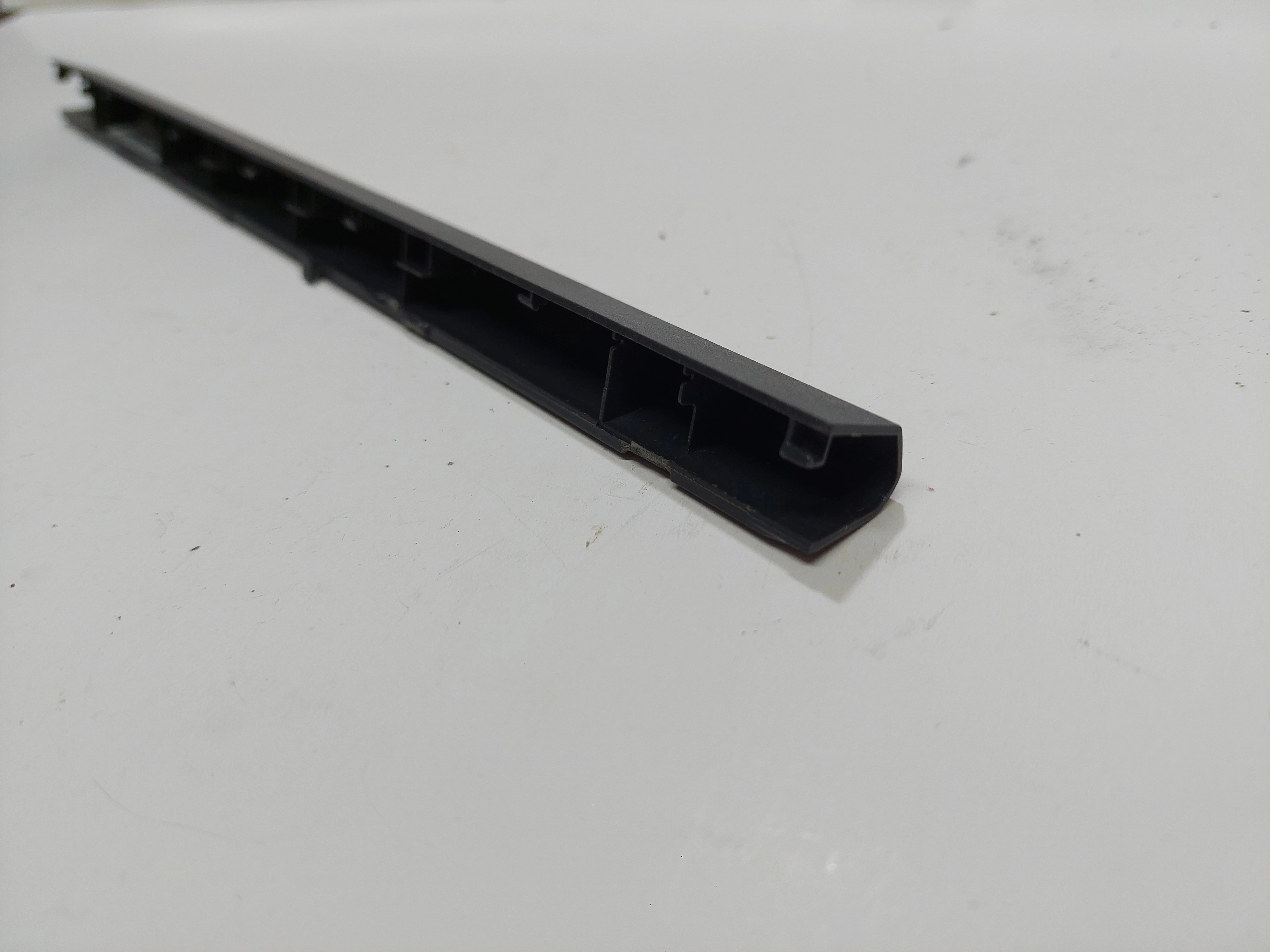 Lenovo  V130-15IKB 81HN  Menteşe Kapağı  460.0DB03.0001