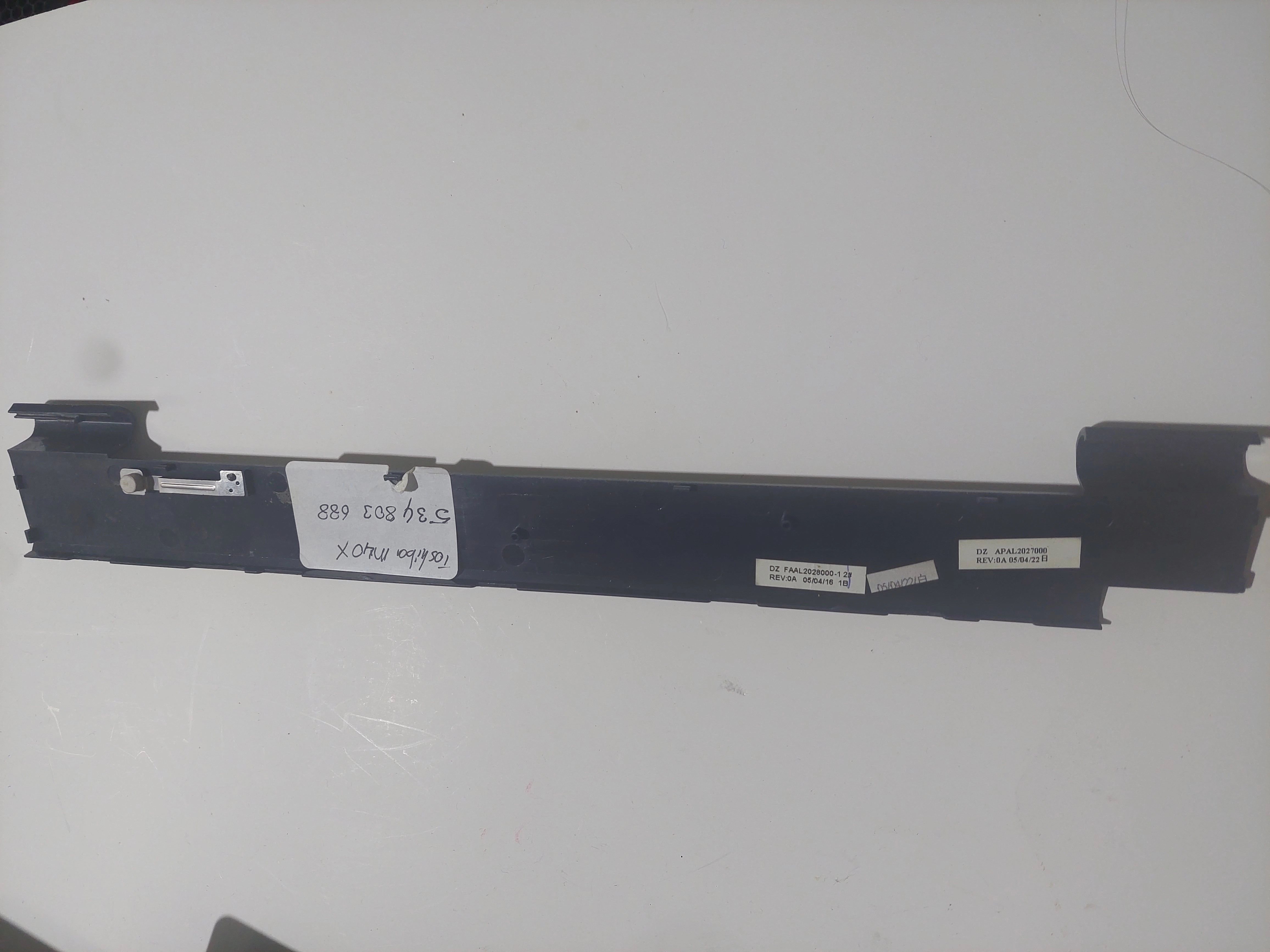 Toshiba Equium M40X Menteşe Trim Kapağı APAL2027000