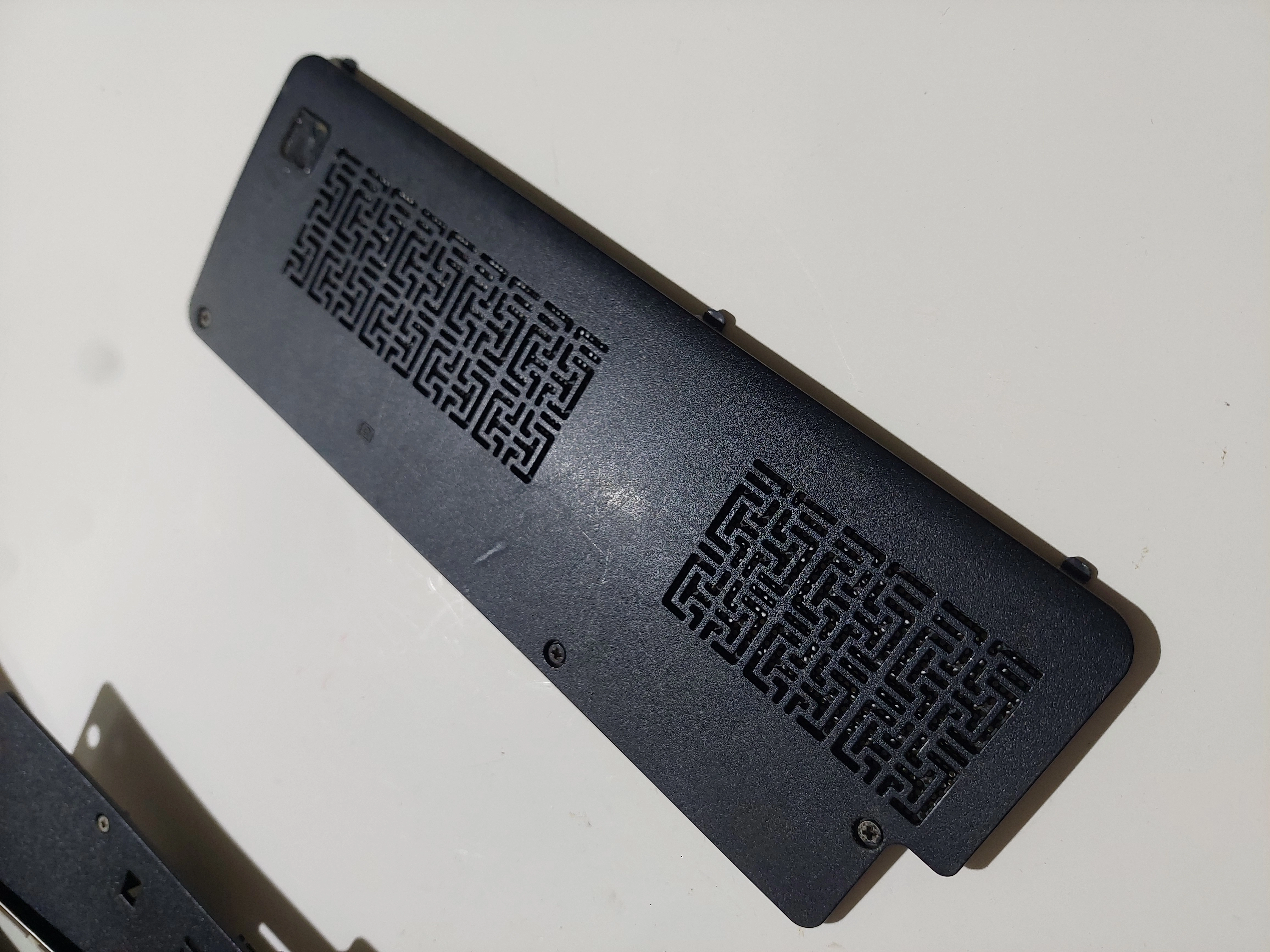 Lenovo Y560 Alt Kapak
