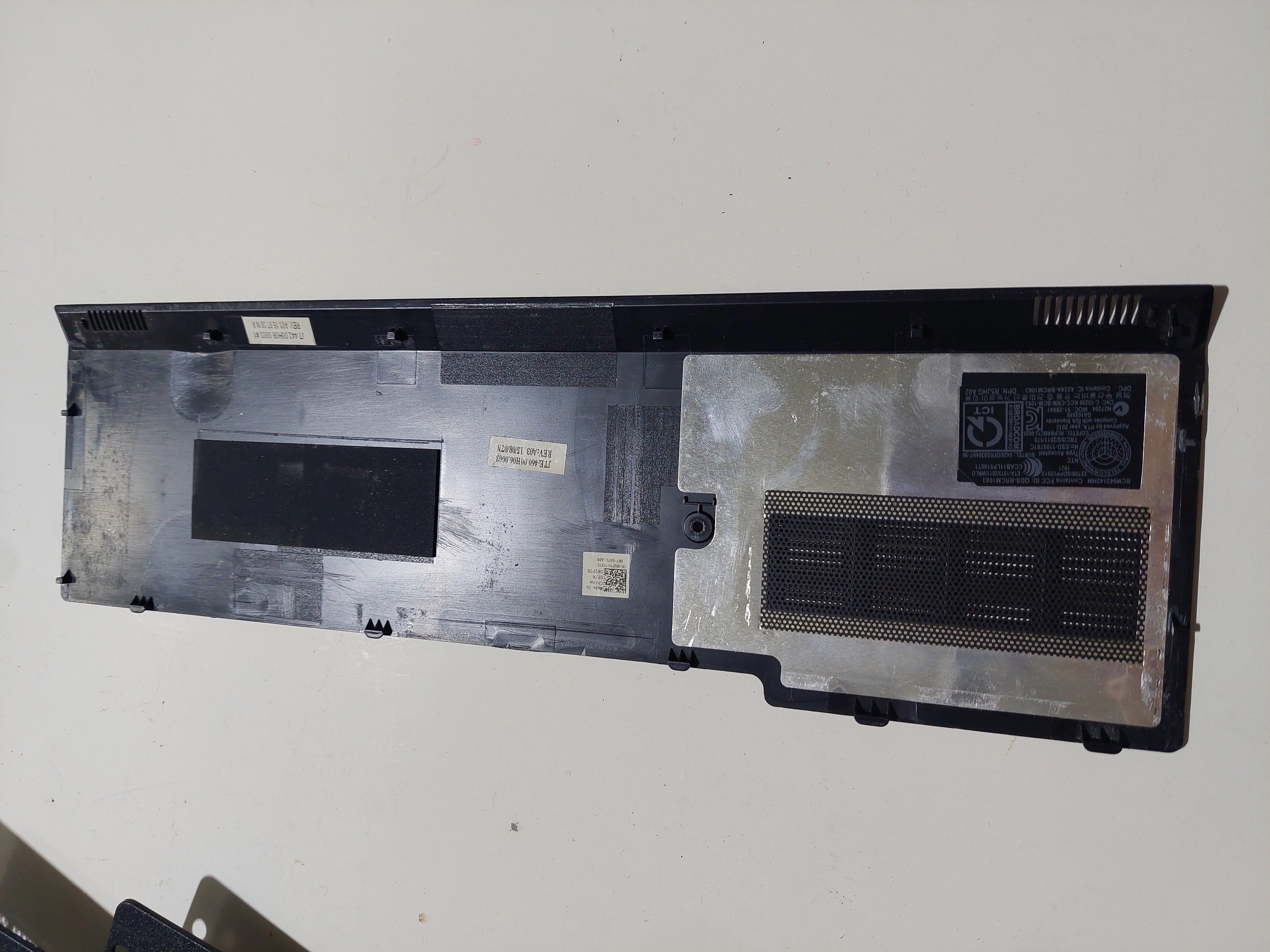  Dell Inspiron 15 3878 P40F, Inspiron 15 3000 Serisi Alt RAM HDD Bölmesi Kapağı 460.00H06.0003 0R2P7H CN-0R2P7H-77575