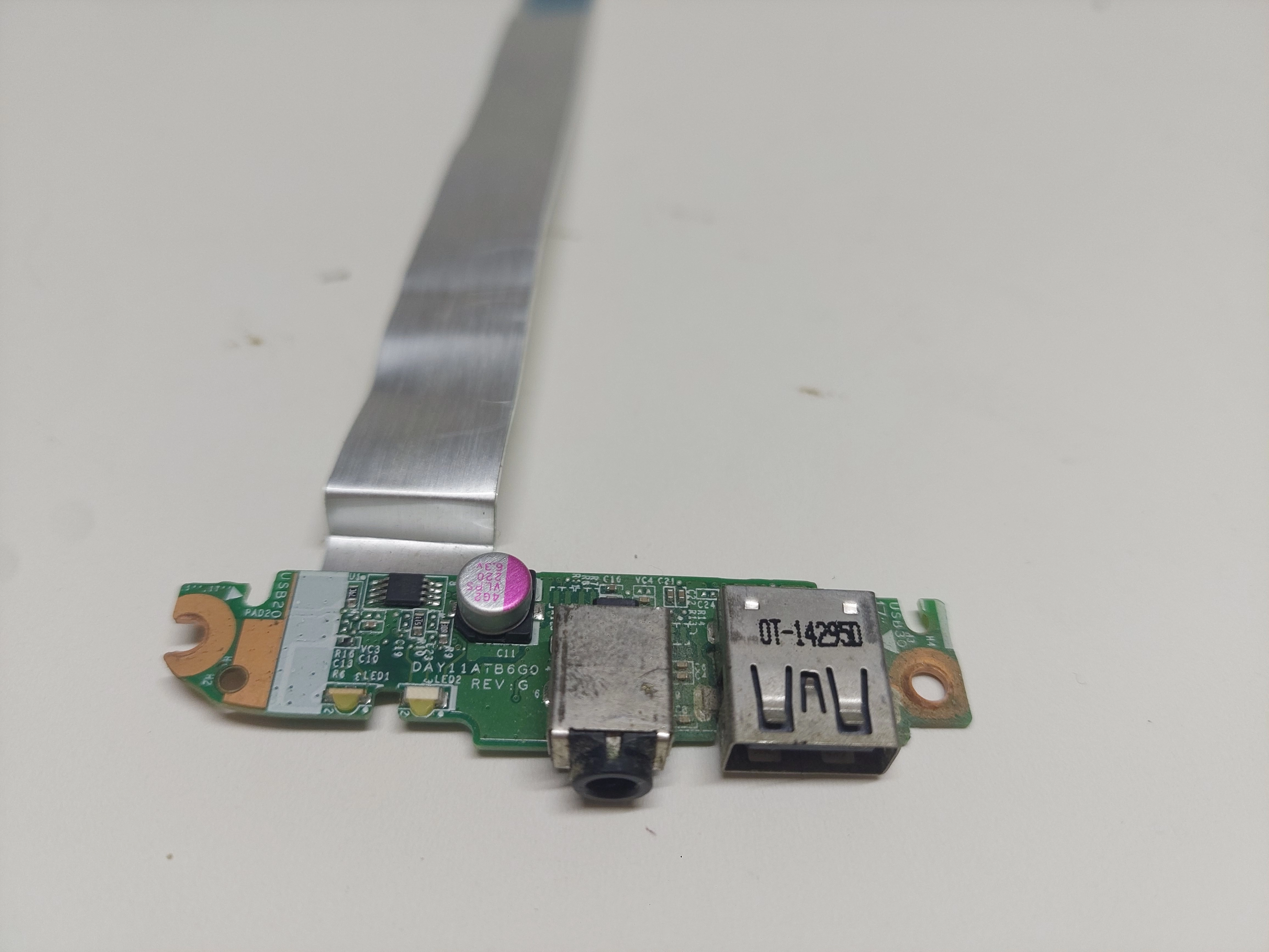  Hp Pavilion 15 767120-001 DAY11ATB6G0 33Y11UB0000 Audio Jack USB Port Board