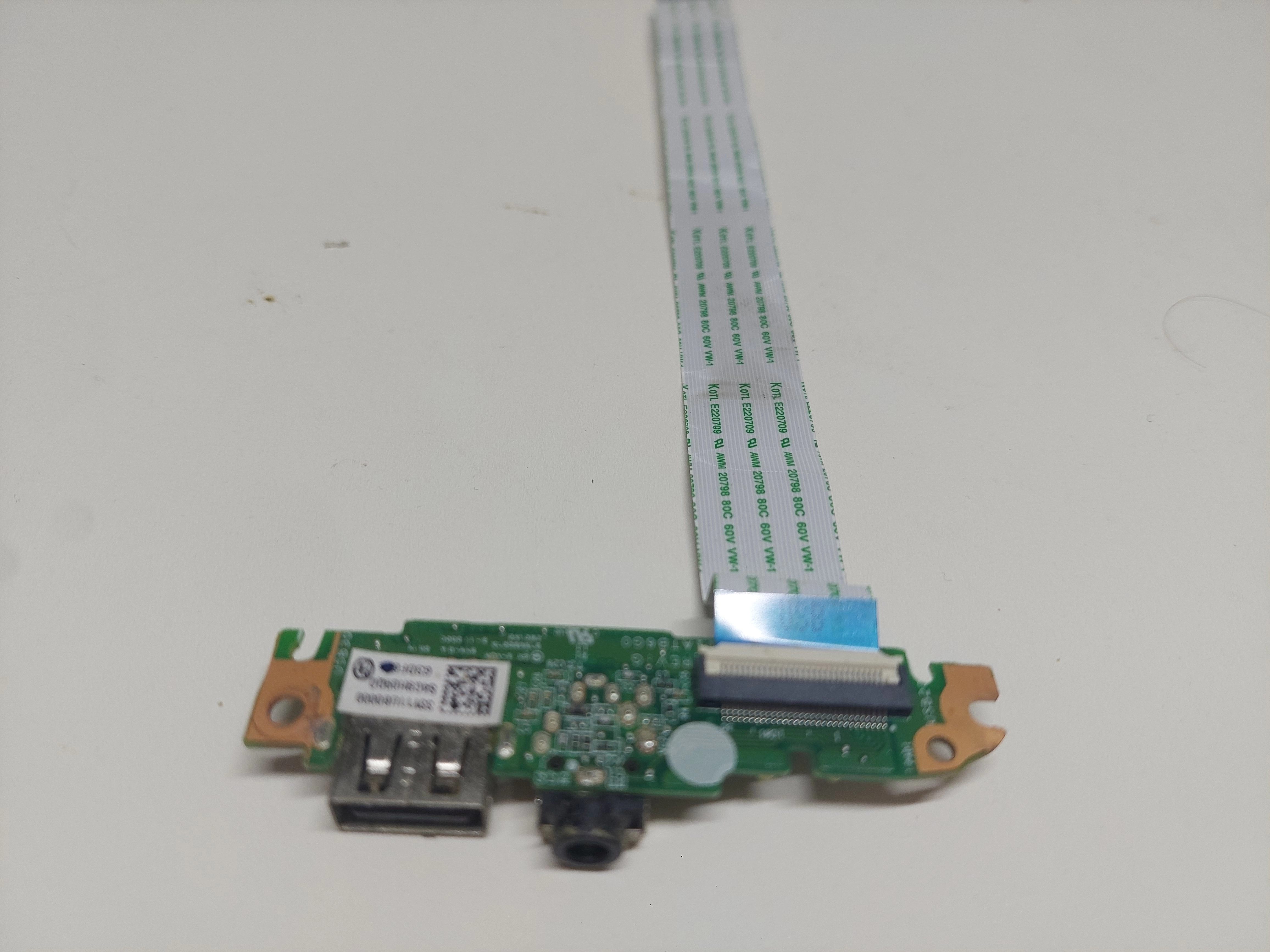  Hp Pavilion 15 767120-001 DAY11ATB6G0 33Y11UB0000 Audio Jack USB Port Board