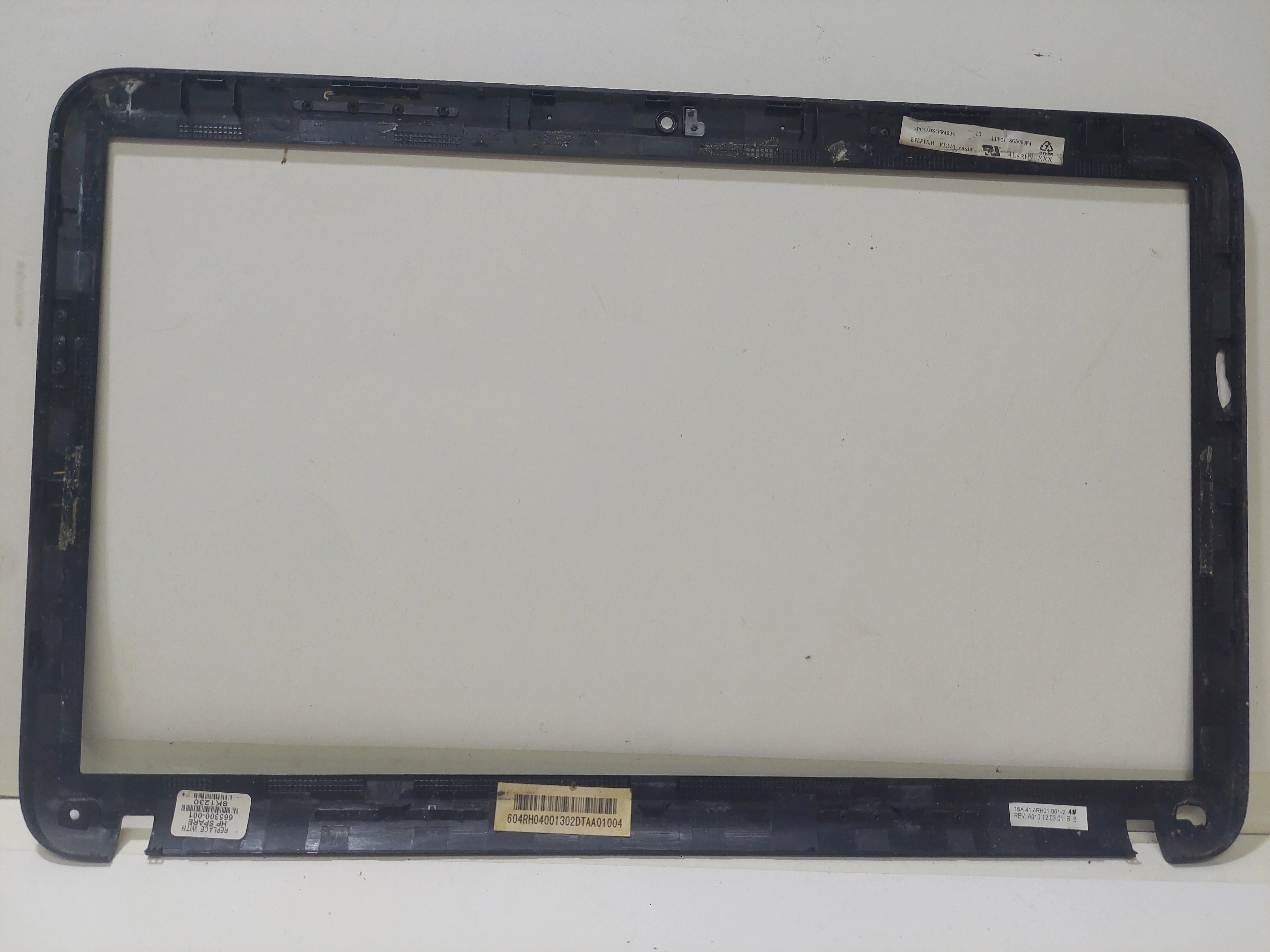 Toshiba Satellite C55 BEZEL ÇERÇEVE C55D-A5304  / F1346 / 41,4RH01,001-2  / 665300-001