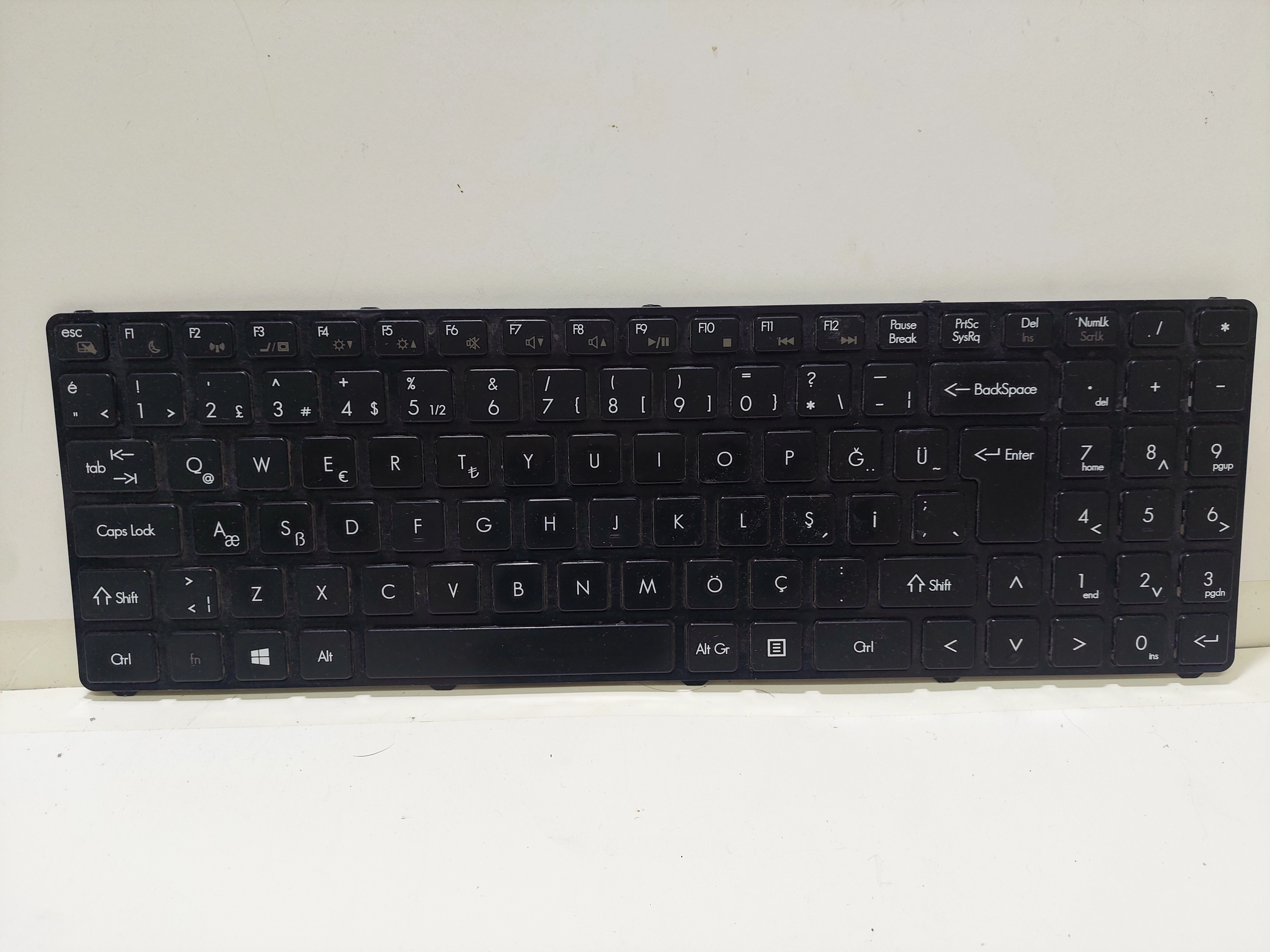 Grundig GNB 1584 KLAVYE  3ETWBKA00G0