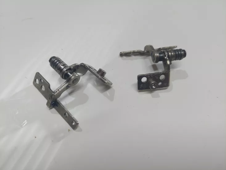  Samsung NP300E5A SZS-15ELS-L2  MENTEŞE  SOL HINGE