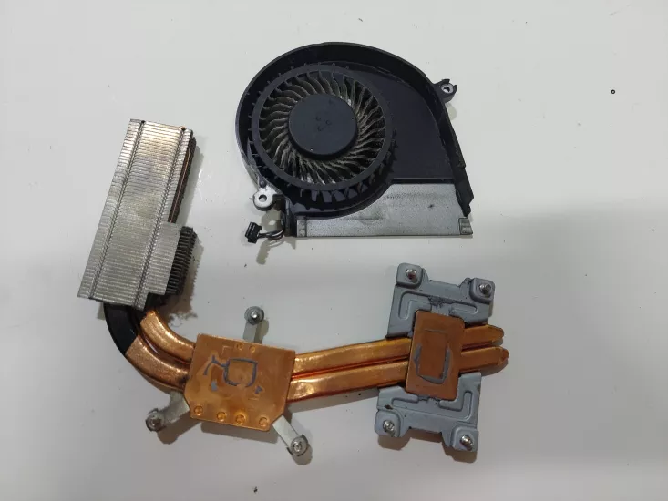  HP Pavilion 15-e  HP Envy 17-2070nr CPU Soğutma Fanı DTA47R62TP103 724870-001