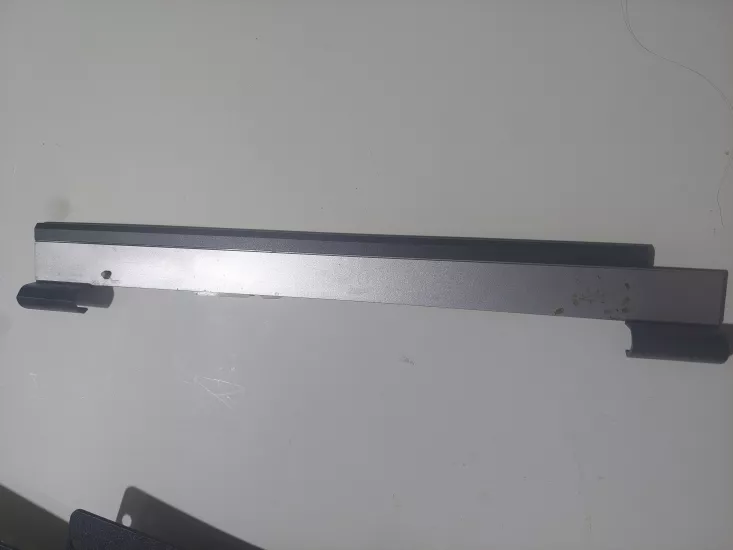 Toshiba Equium M40X Menteşe Trim Kapağı APAL2027000