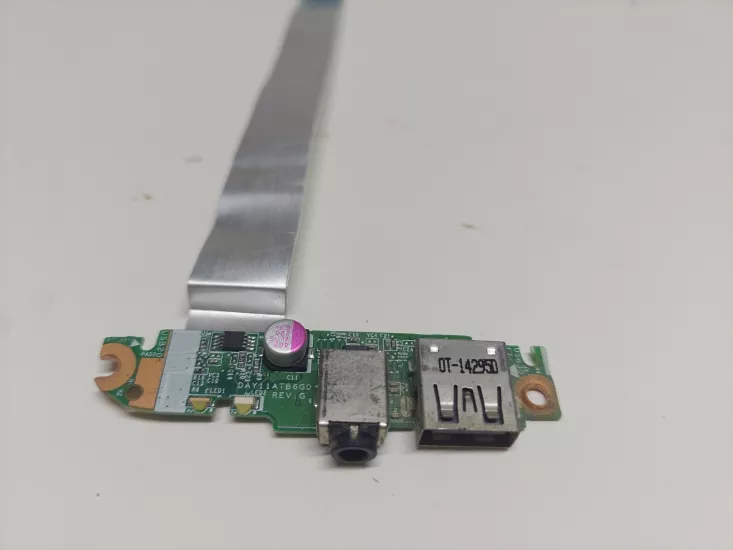  Hp Pavilion 15 767120-001 DAY11ATB6G0 33Y11UB0000 Audio Jack USB Port Board